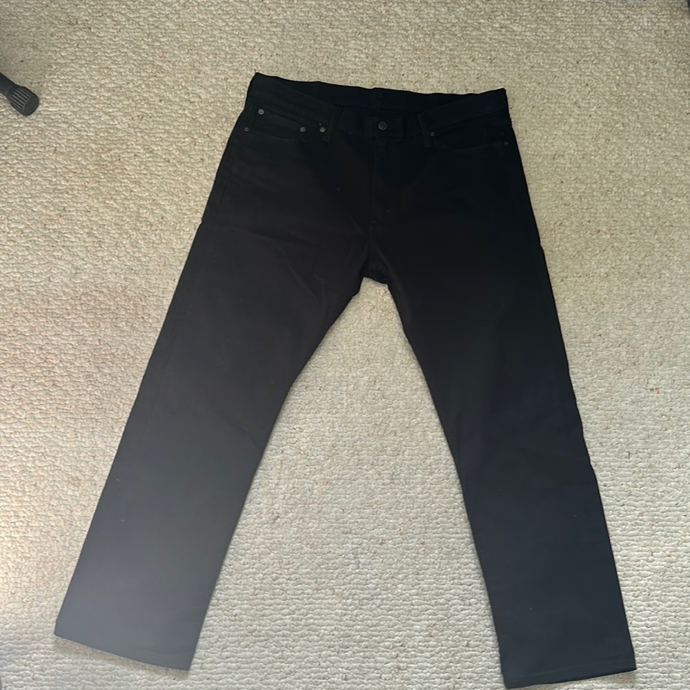Black Levi’s 504 Jeans